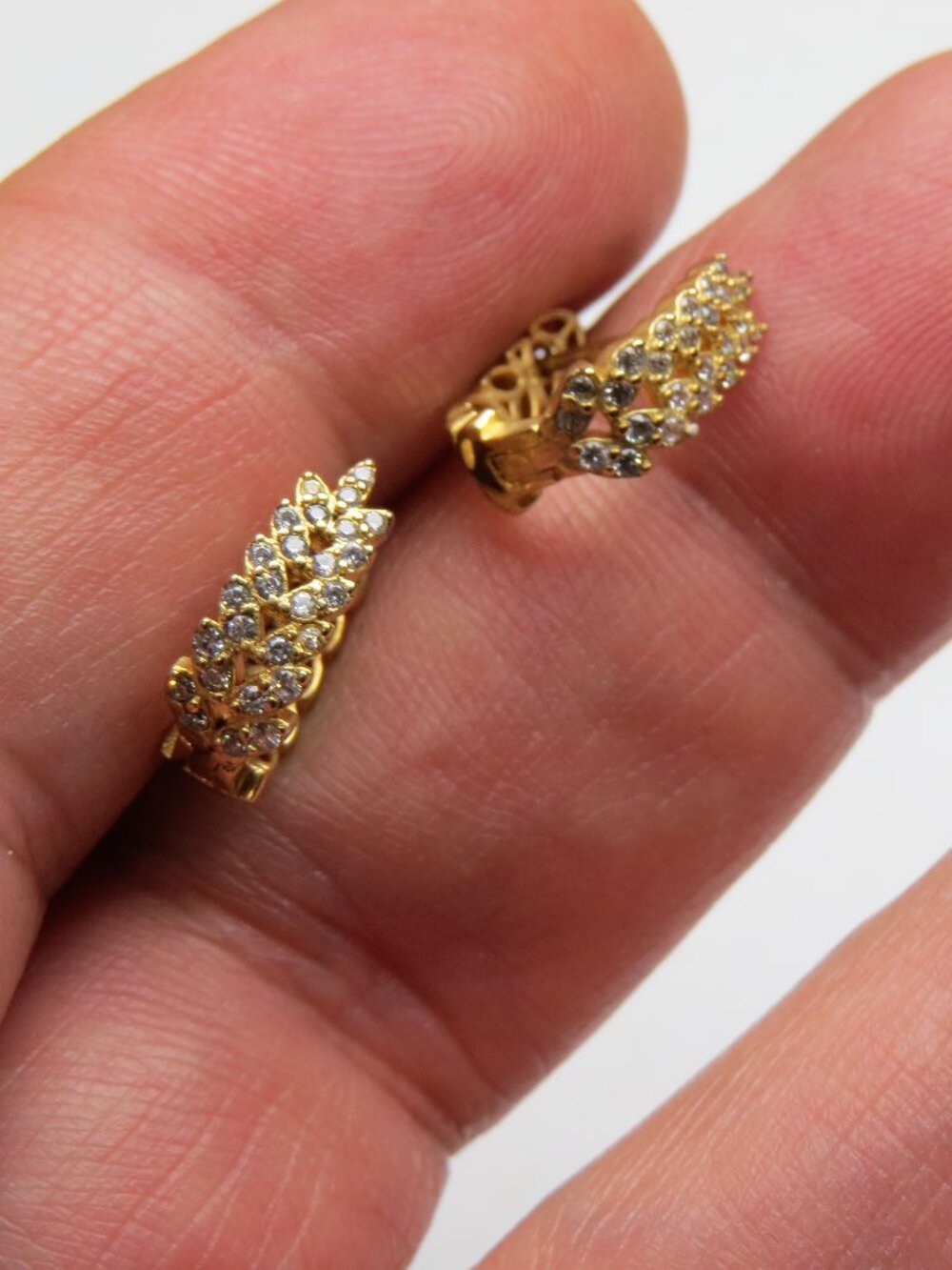 14k Diamond Earring - Picture 2 of 3